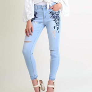 UMGEE | Distressed Embroidered Jeans Raw Hem